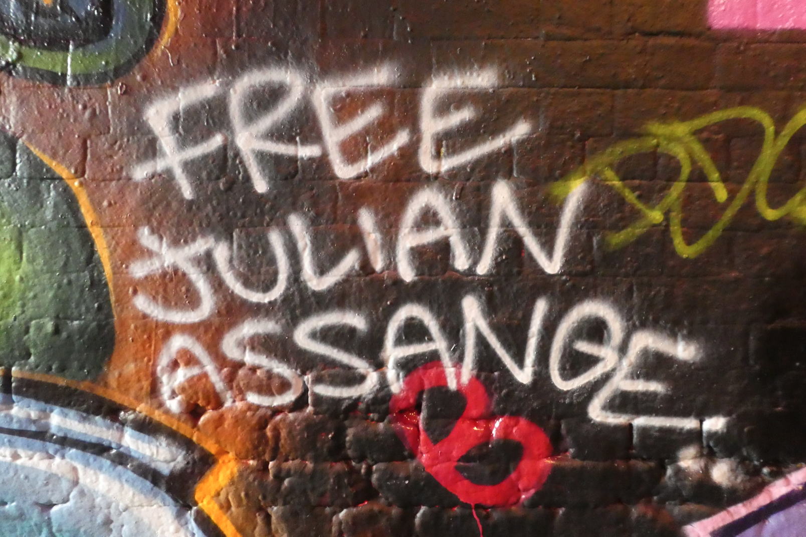 Graffit saying Free Julian Assange