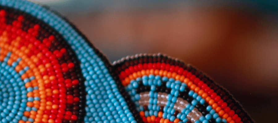 Photo: Close up of a woman’s headband, beaded by Saulteau First Nation artist Della Owens. Della told Amnesty International that, “traditionally, when someone wasn’t healthy and women got together to bead, we’d say a prayer with each bead we sewed.” © Amnesty International