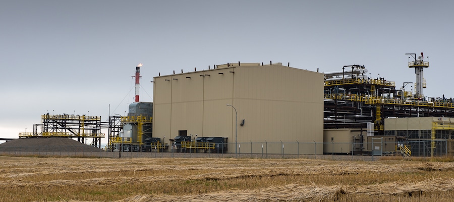 Image: The massive Sunrise Plant, the largest gas plant built in Western Canada in 30 years, sits on farmland near Dawson Creek. It was one of three gas plants in a row exempted from provincial environmental assessments. © Garth Lenz
