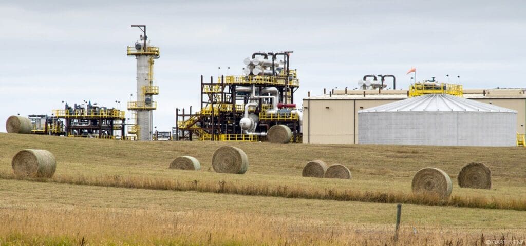 Encana's electrified Saturn gas plant. ©Garth Lenz