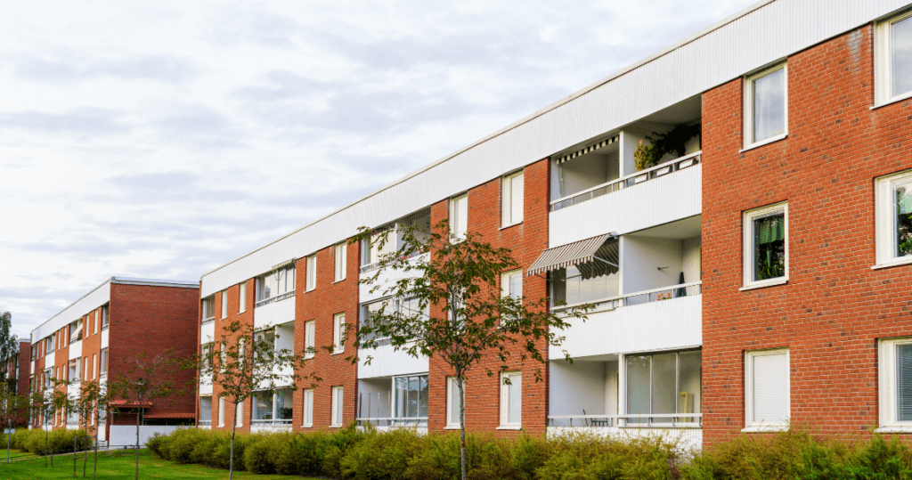 3 story apartment building